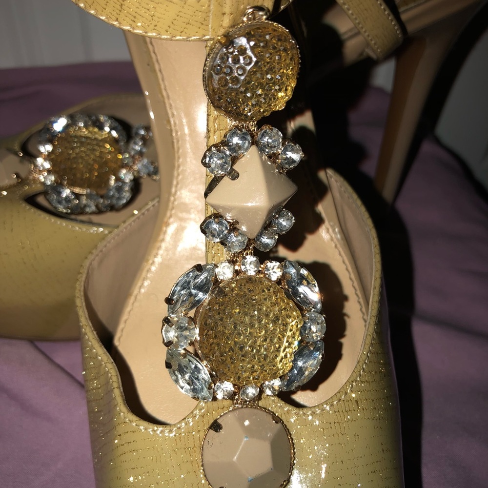 Gianni Bini brooch heels - Picture 3 of 4